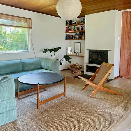 Vakantiehuis 1960s House With Terrace Near Liseleje Melby